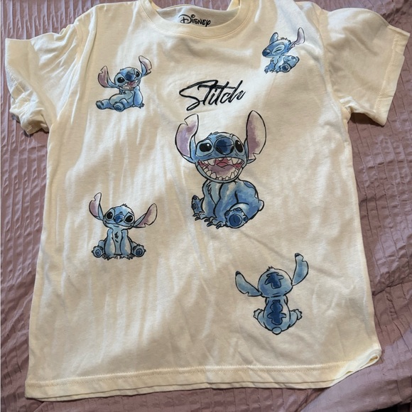 Disney’s Stich Graphic Tshirt - Picture 1 of 2